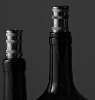 Illustration for article titled A Wine Stopper With Bottle Opening Date Reminder